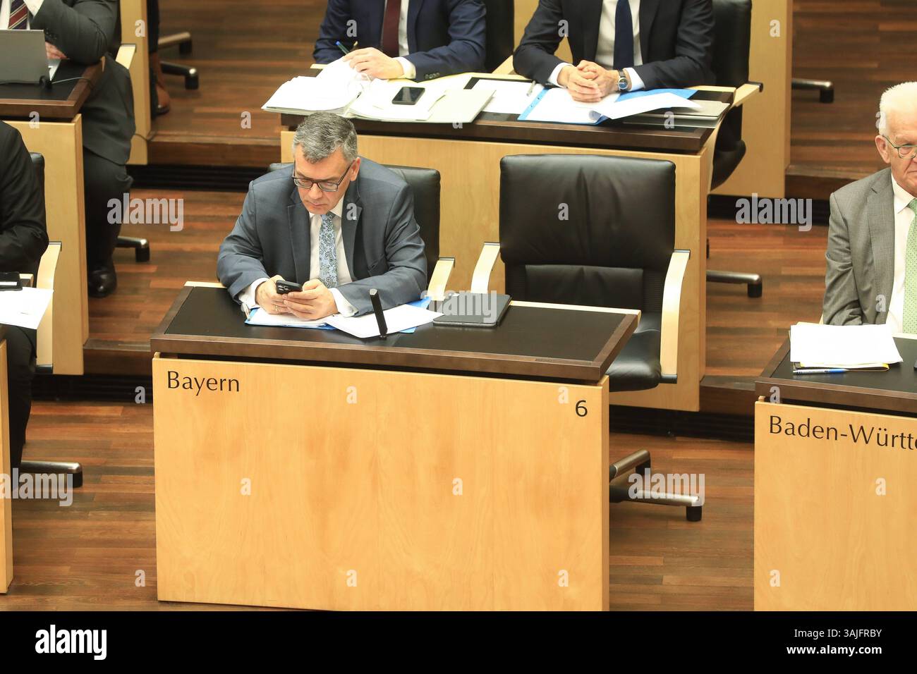 1053. Sitzung des Bundesrates Berlin, 11.4..2025 Leerer Platz von Marcus Söder bei der 1053. Sitzung des Bundesrates a Berlino Berlino Deutschland *** 1053 riunione del Bundesrat Berlin, 11 4 2025 sede vuota di Marcus Söder alla riunione del Bundesrat a Berlino Berlino Germania 1053 Copyright: xMatthiasxGränzdörferx Foto Stock