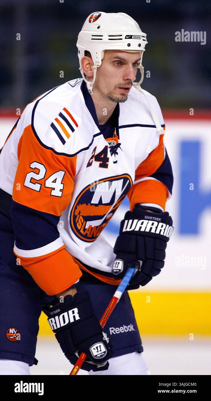 11 gennaio 2009 - Calgary, Alberta, Canada - foto del profilo del giocatore NHL su Radek Martinek dei New York Islanders, dalla Repubblica Ceca, durante una recente partita di hockey a Calgary. (Immagine di credito: © Larry MacDougal via ZUMA Wire) Foto Stock