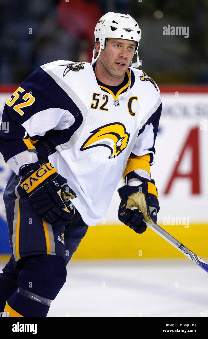 31 gennaio 2009 - Calgary, Alberta, Canada - foto del profilo del giocatore NHL su Craig Rivet dei Buffalo Sabres durante una recente partita di hockey a Calgary. (Immagine di credito: © Larry MacDougal via ZUMA Wire) Foto Stock
