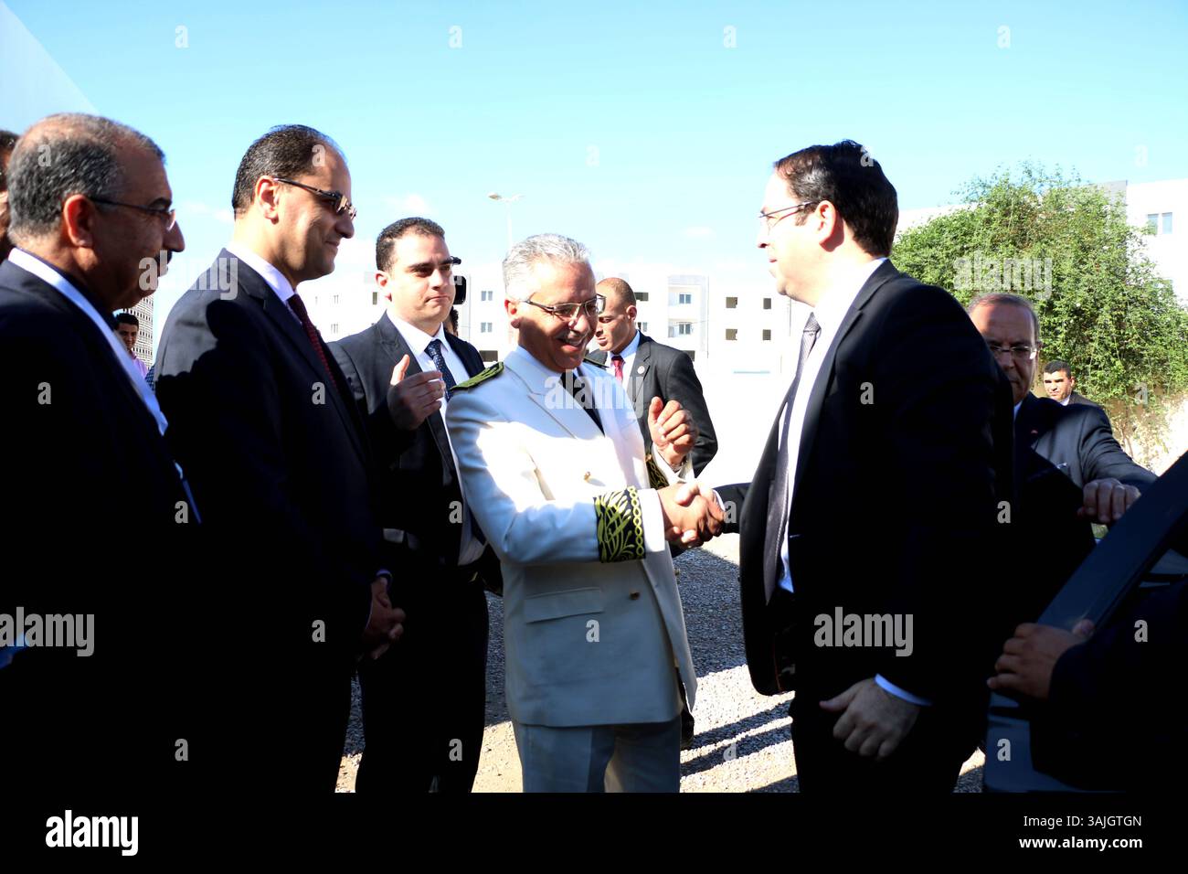 7 giugno 2017 - Tunisi, Tunisia - i 2017 esami di maturità inizieranno mercoledì 7 giugno 2017 e i preparativi finali a livello del Ministero dell'istruzione sono in corso. Il Direttore generale degli esami del Ministero dell'istruzione ha annunciato che 130.280 studenti sono candidati all'esame di maturità quest'anno, un numero inferiore di 5 mila candidati rispetto all'anno scorso..all'inizio degli esami di maturità, presso il Liceo superiore superiore, Herayrya, capo del governo, Youssef Chahed, accompagnato dal ministro dell'istruzione ad interim, Slim Khalbous e The Go Foto Stock