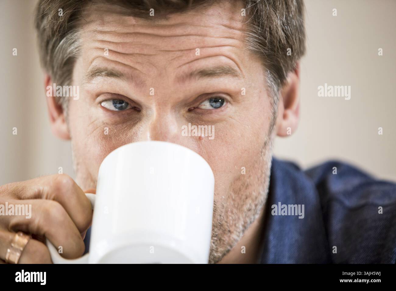 11 luglio 2017 - Hollywood, California, Stati Uniti - NIKOLAJ COSTER-WALDAU promuove la serie TV "il Trono di Spade". Nikolaj Coster-Waldau (Copenaghen, 27 luglio 1970) è un attore, produttore cinematografico e sceneggiatore danese. Si è laureato alla Scuola Nazionale danese di Teatro di Copenaghen nel 1993. La performance rivoluzionaria di Coster-Waldau in Danimarca fu il suo ruolo nel film Nightwatch (1994). Da allora è apparso in numerosi film in Scandinavia e in Europa in generale, tra cui Headhunters (2011) e A Thousand Times Good Night (2013). Negli Stati Uniti, il suo ruolo di debutto cinematografico è stato nel film di guerra Black Haw Foto Stock