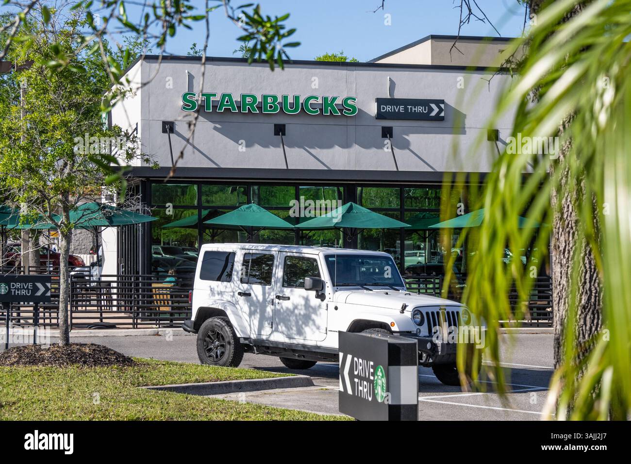 Caffè Starbucks con drive-thru a Jacksonville, Florida. (USA) Foto Stock