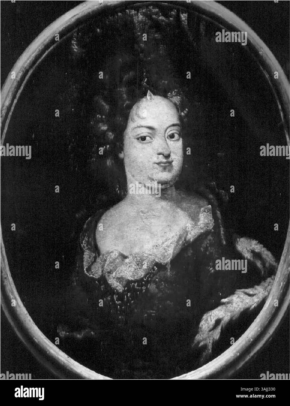 Questo ritratto seicentesco di Carlotta d'Este, un tempo attribuito a Isabella di Savoia, rappresenta i gusti alla moda della corte di Rinaldo i d'Este. Il dipinto, olio su tela, fu un dono al museo locale nel 1851. Foto Stock