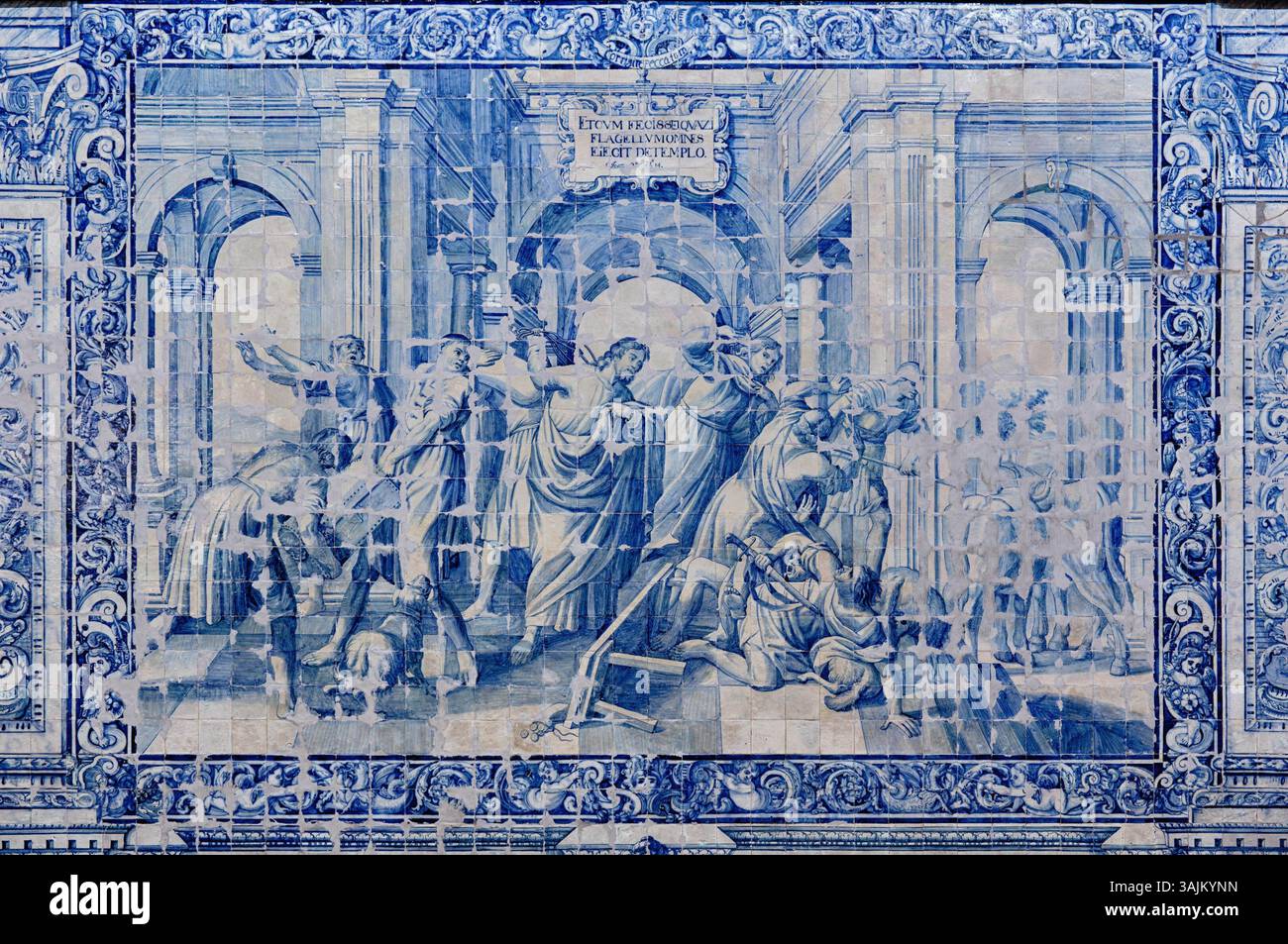 La pulizia del tempio di AntÃ³nio de Oliveira Bernardes, pannello di piastrelle del XVIII secolo che raffigura la storia biblica di Gesù che espelle i mercanti dal tempio, situato a Igreja da Misericórdia a Évora, Portogallo. Foto Stock