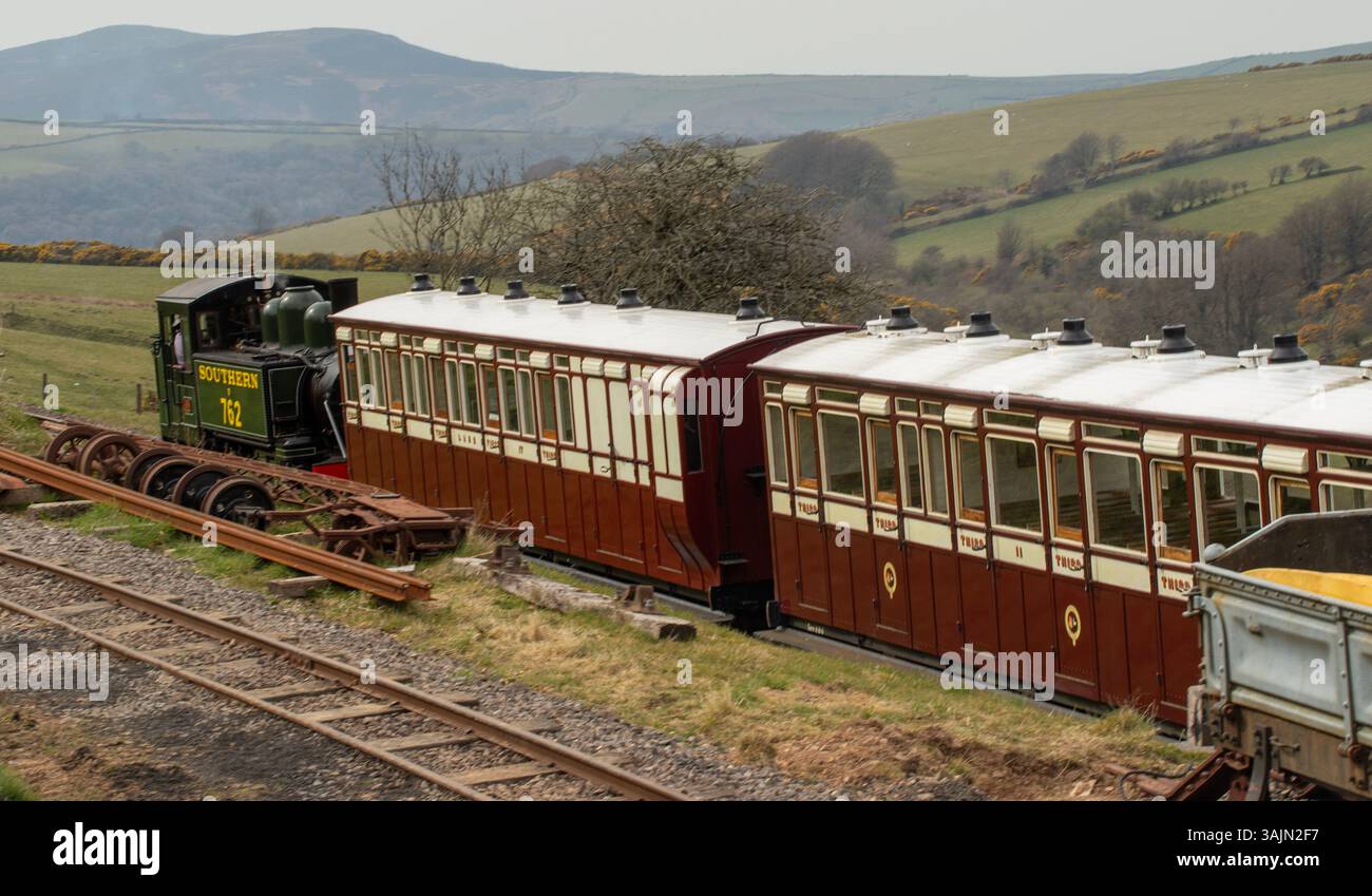 Attrazione turistica della ferrovia a scartamento ridotto Lynton & Barnstaple nel North Devon. rack, guide, conduttori, veicoli, manutenzione, tariffa, divertimento, Foto Stock Attrazione turistica della ferrovia a scartamento ridotto Lynton & Barnstaple nel North Devon. rack, guide, conduttori, veicoli, manutenzione, tariffa, divertimento, Foto Stock