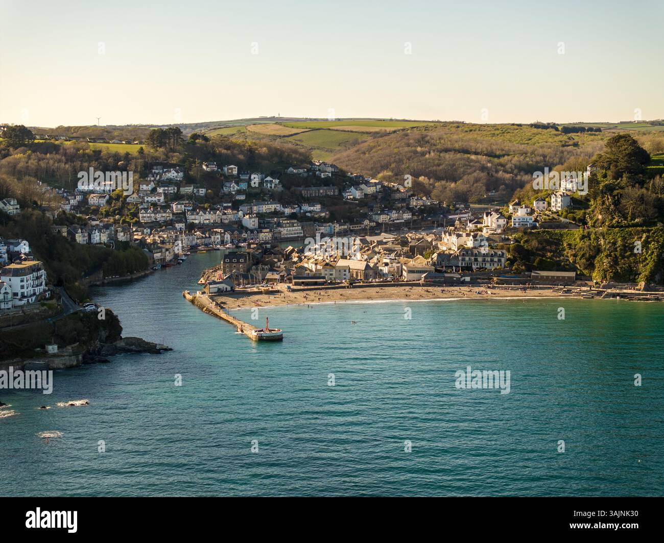 Vista aerea su Looe, Cornovaglia città di pesca e popolare destinazione di vacanza, Cornovaglia, Inghilterra, Regno Unito Foto Stock