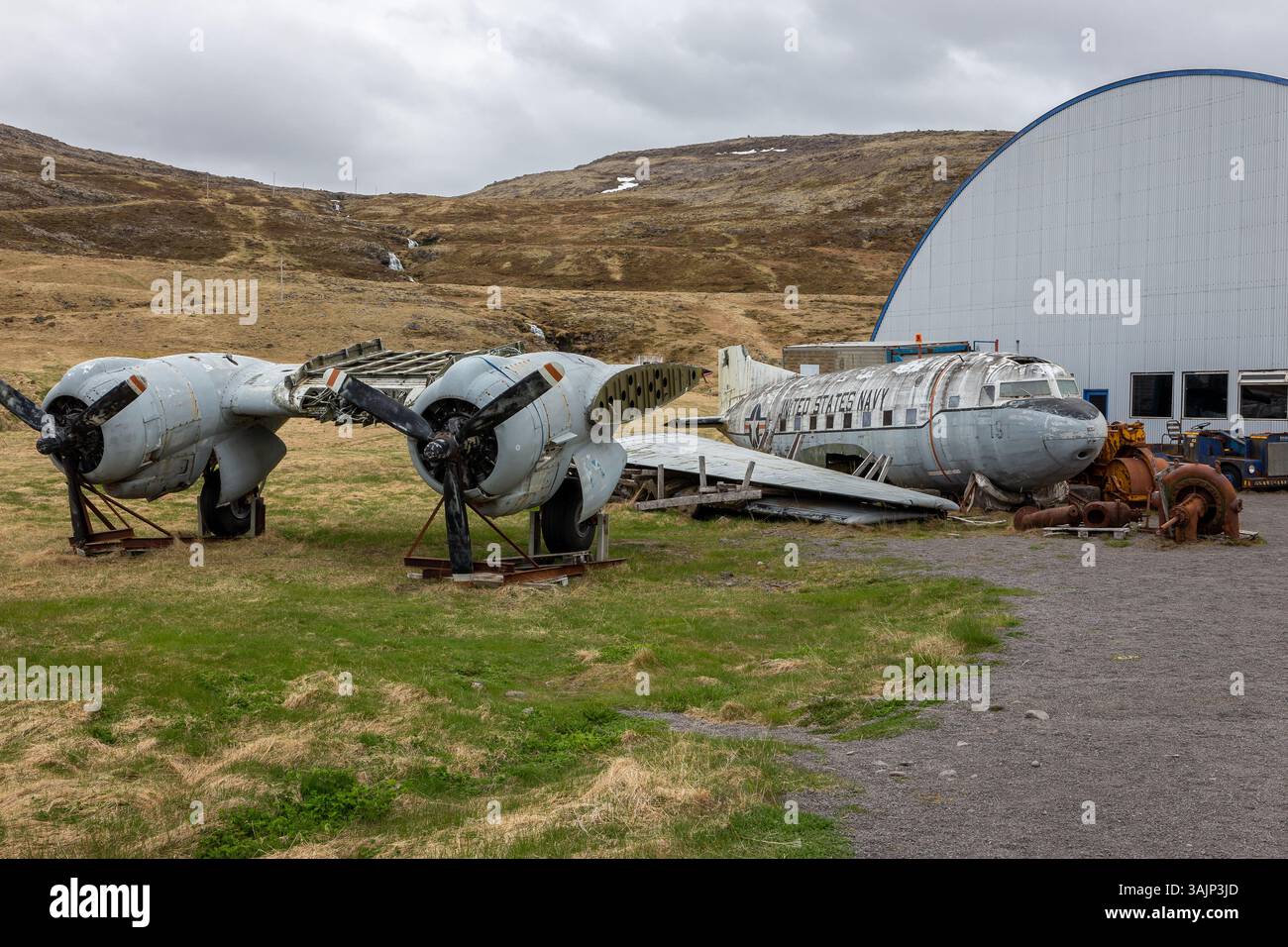 Patreksfjordur, Islanda, 24.05.22. DC 3 relitto di aeroplano nel Museo Hnjotur di Egill Olafsson a Orlygshofn, esposizione all'aperto. Foto Stock
