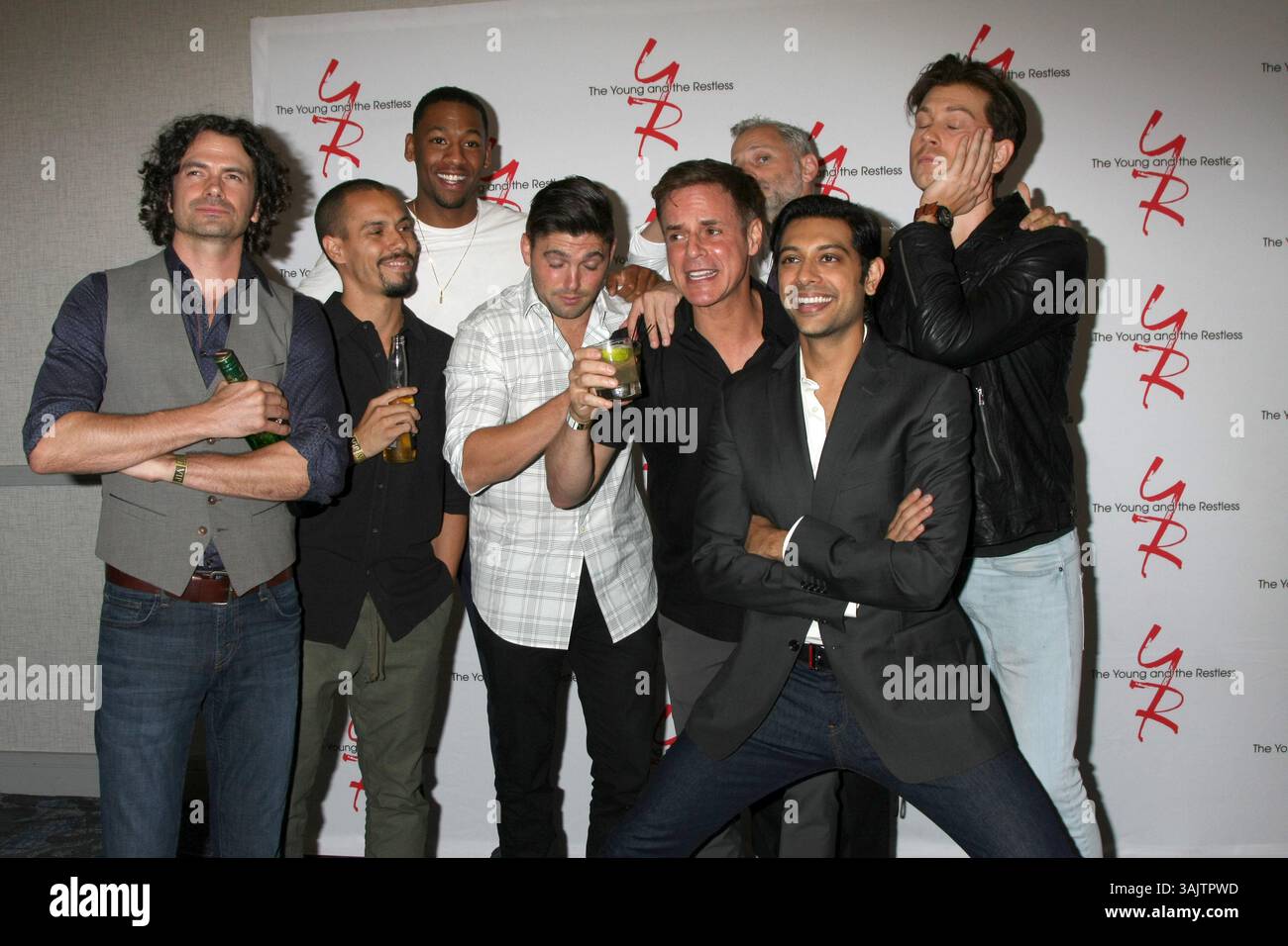 19 agosto 2017 - Burbank, CA, USA - LOS ANGELES - 19 agosto: Daniel Hall, Bryton James, Darnell Kirkwood, Robert Adamson, Christian LeBlanc, max Shippee, Ryan Ashton all'evento Young and Restless fan 2017 al Marriott Burbank Convention Center il 19 agosto 2017 a Burbank, CA (immagine di credito: © Kathy Hutchins via ZUMA Wire) Foto Stock