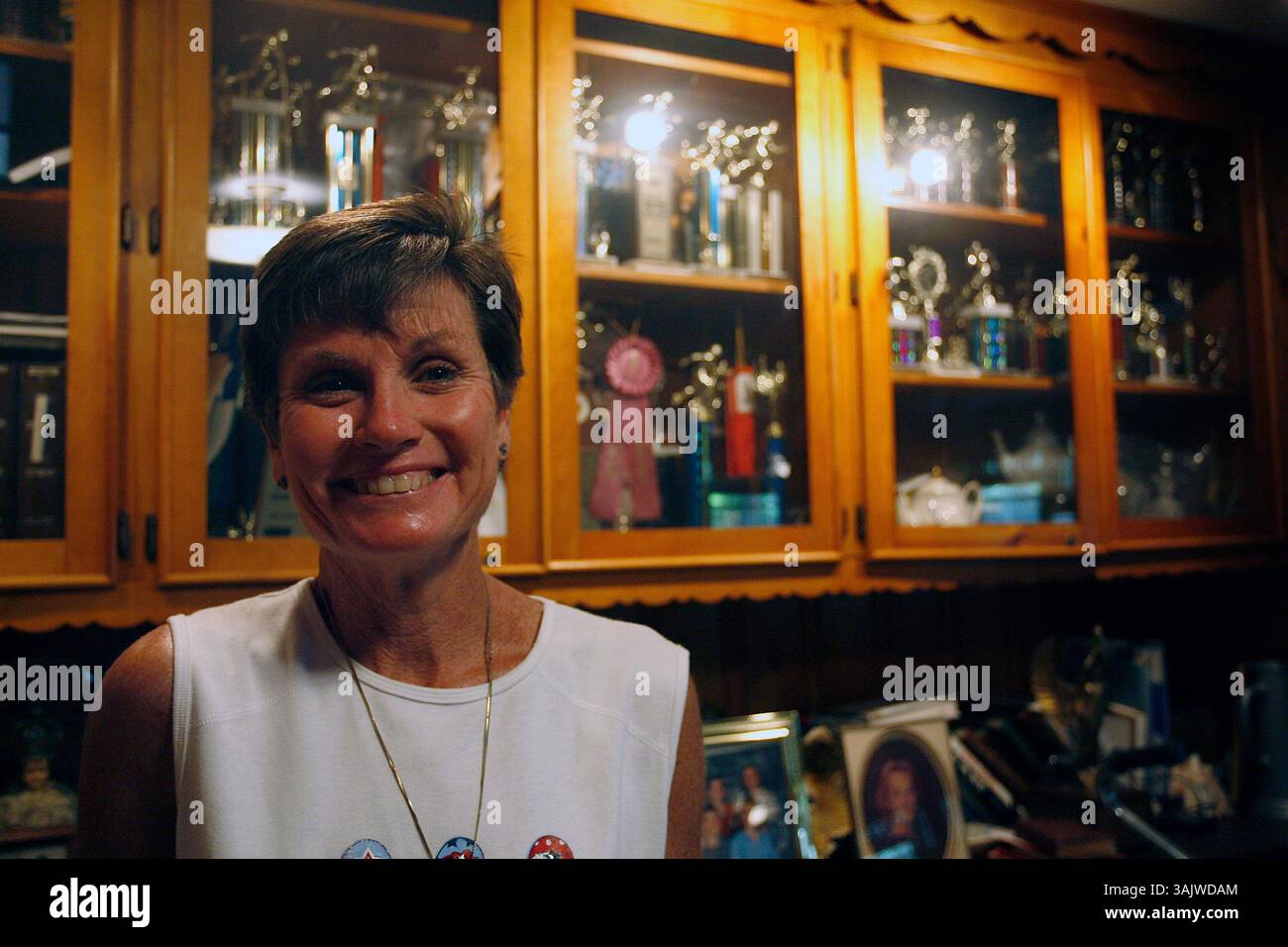 SALTA O'ROURKE | VOLTE. TP 305823 OROU Best 1 di 1(5/14/2009 Brandon, FL) sue Moucha (pronunciato Mocha) è nata con paralisi cerebrale. Ma non ha lasciato che questo le impedisse di essere atletica. Ora ha una capienza di trofei che commemorano i suoi successi. [SKIP o'ROURKE, Times] (immagine di credito: © St. Petersburg Times/ZUMA Press) Foto Stock