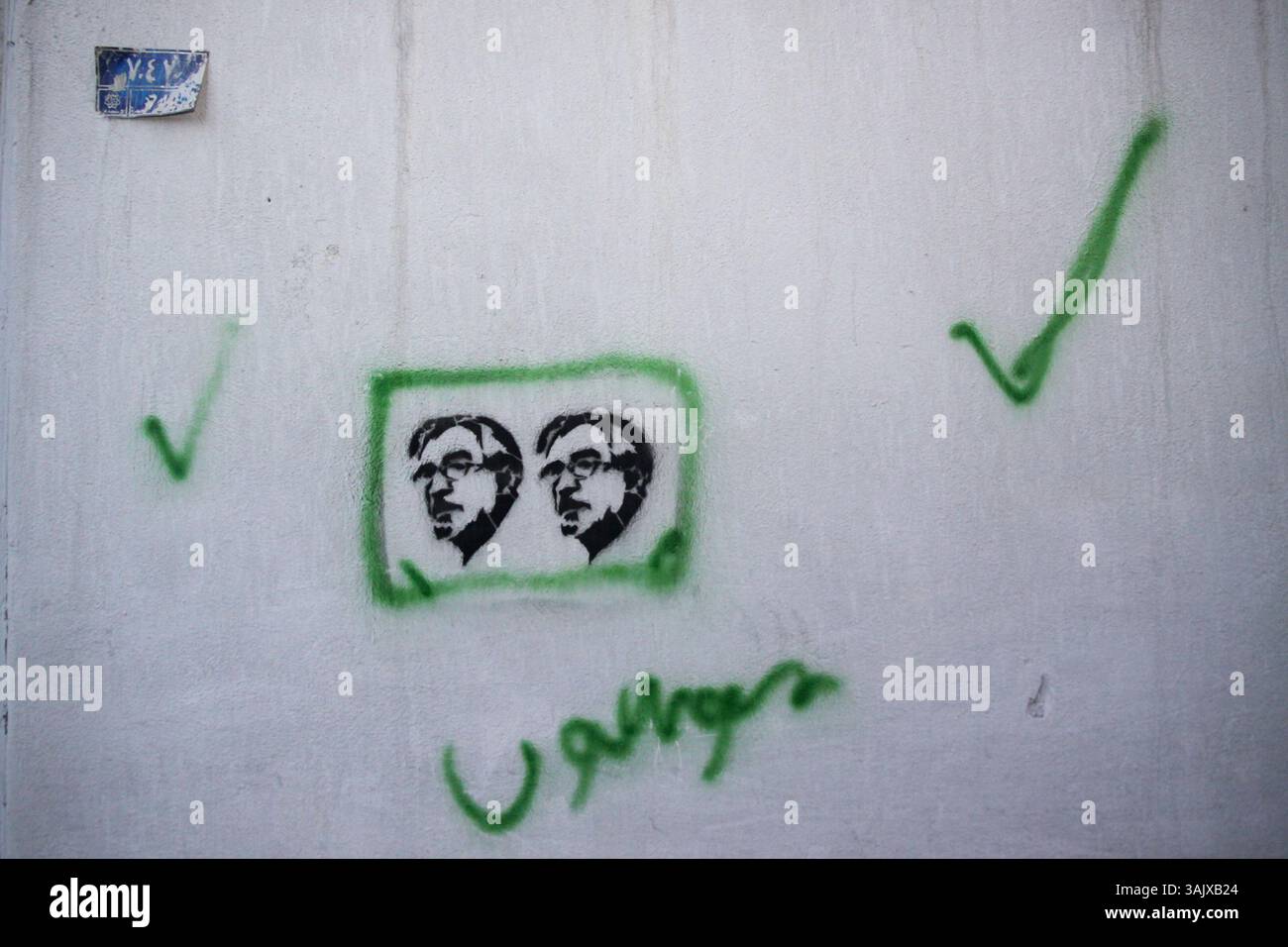 8 giugno 2009 - Teheran, Iran - Graffiti del candidato alle elezioni presidenziali, Mir Hossein Mousavi, sono stati dipinti su un muro a Teheran. (Immagine di credito: © Roshan Norouzi/ZUMA Press) Foto Stock