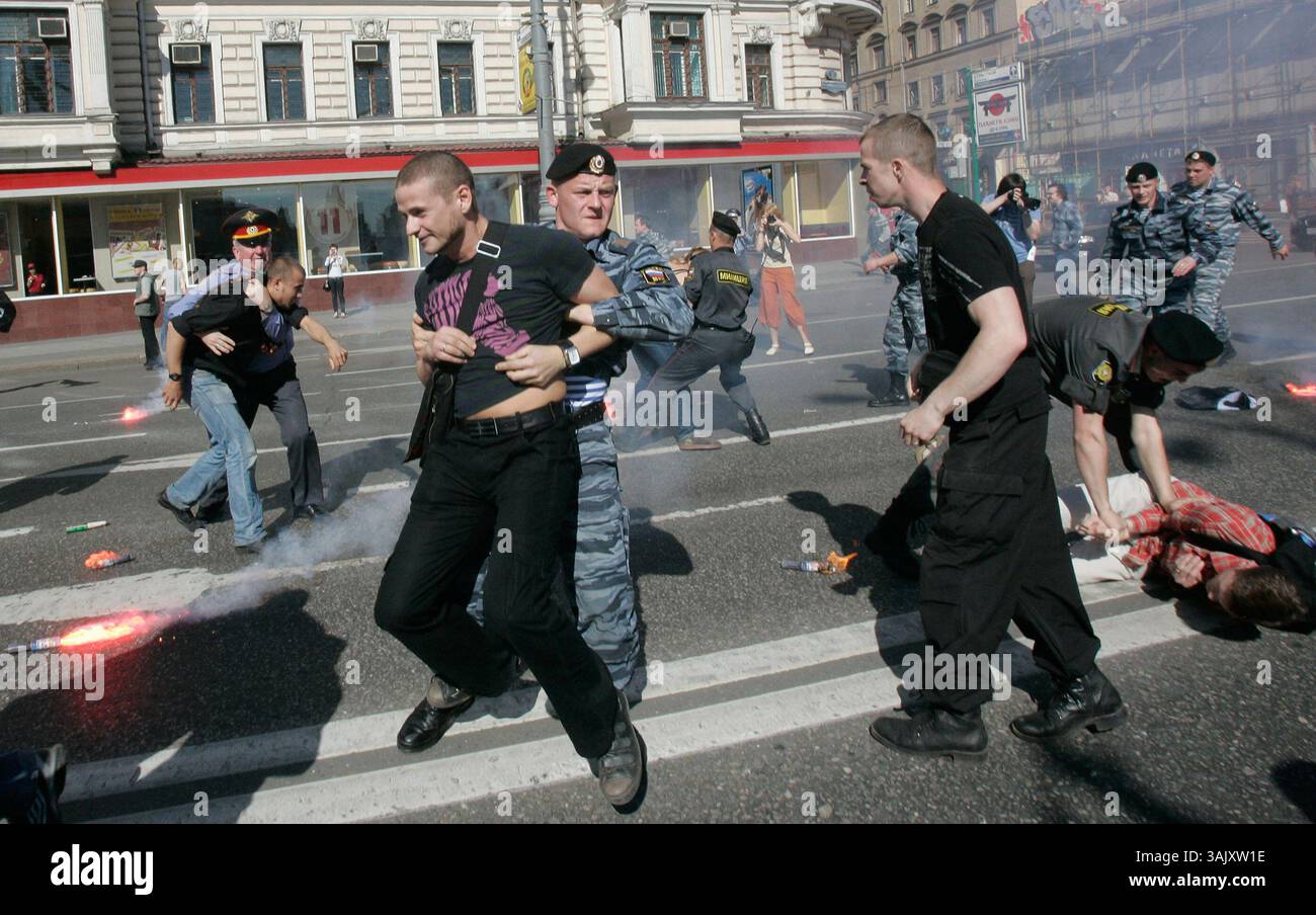 31 maggio 2009 - Mosca, Russia - il raduno anti Putin sotto il titolo "Russia senza Putin” si è tenuto nel centro di Mosca. La polizia russa ha arrestato decine di manifestanti anti anti-Putin. Il raduno ha chiesto le dimissioni dell'ex leader russo e attuale primo ministro Vladimir Putin. Più di 30 manifestanti sono stati arrestati per aver bloccato una strada principale nella capitale. (Immagine di credito: © PhotoXpress/ZUMA Press) Foto Stock