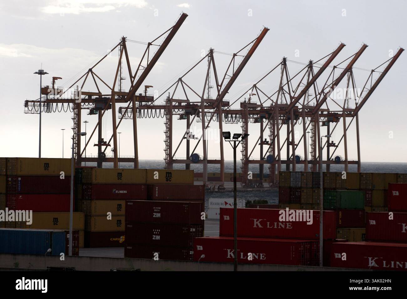 13 ottobre 2009 - Pireo, Grecia - dodicesimo giorno di sciopero presso l'autorità portuale del Pireo (OLP) contro la consegna dei servizi di gestione dei terminali a una società cinese, COSCO Pacific. (Immagine di credito: © Aristidis Vafeiadakis/ZUMA Press) Foto Stock