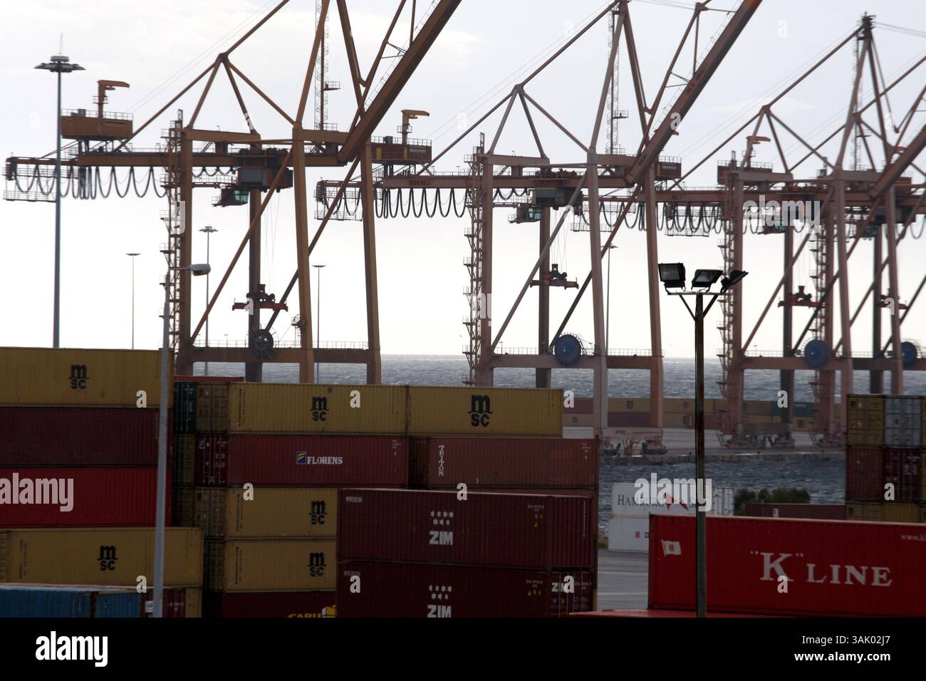 13 ottobre 2009 - Pireo, Grecia - dodicesimo giorno di sciopero presso l'autorità portuale del Pireo (OLP) contro la consegna dei servizi di gestione dei terminali a una società cinese, COSCO Pacific. (Immagine di credito: © Aristidis Vafeiadakis/ZUMA Press) Foto Stock