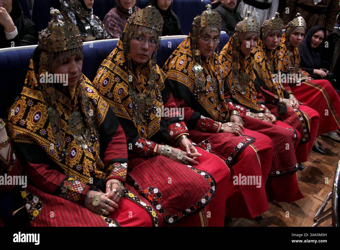 19 maggio 2009 - Teheran, Iran - le ragazze turkmene iraniane partecipano a una riunione per sostenere Mir Hossein Mousavi, candidato alle elezioni presidenziali iraniane. (Immagine di credito: © Roshan Norouzi/ZUMA Press) Foto Stock