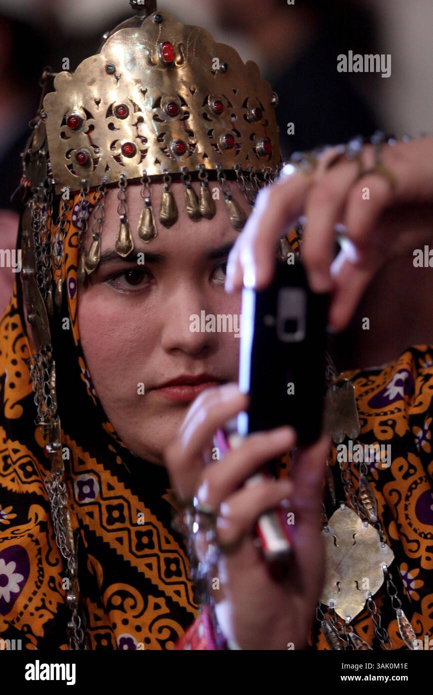 19 maggio 2009 - Teheran, Iran - le ragazze turkmene iraniane partecipano a una riunione per sostenere Mir Hossein Mousavi, candidato alle elezioni presidenziali iraniane. (Immagine di credito: © Roshan Norouzi/ZUMA Press) Foto Stock