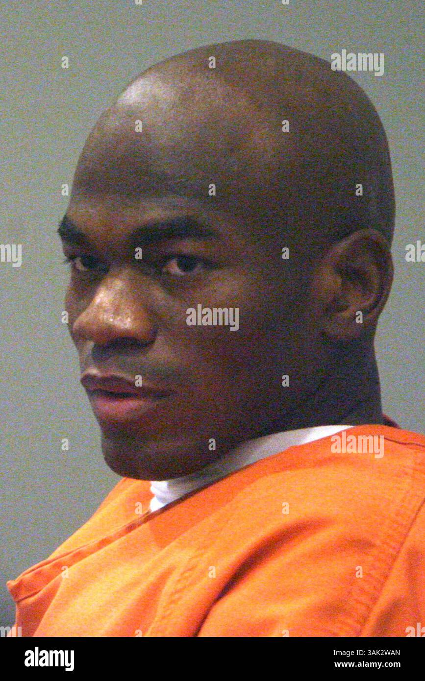 4 giugno 2007 - San Antonio, TEXAS, STATI UNITI - METRO --Edwin Debrow, 27 anni, appare in tribunale per minorenni per un'udienza di condanna per un omicidio per il quale è stato condannato per aver commesso quando aveva 12 anni. La sentenza è stata reimpostata. Lunedì 4 giugno 2007. (Immagine di credito: © San Antonio Express-News via ZUMA Wire) Foto Stock