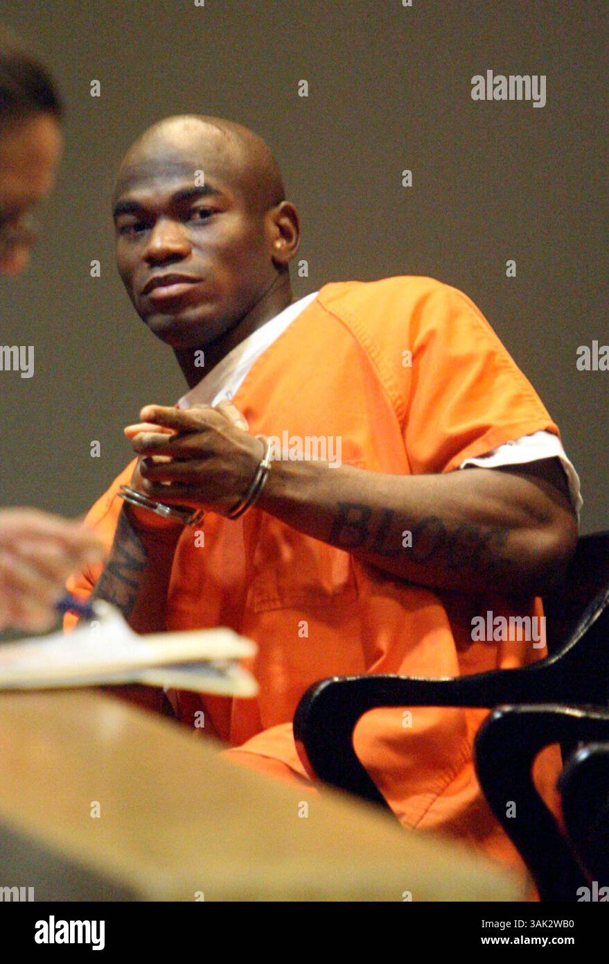 4 giugno 2007 - San Antonio, TEXAS, STATI UNITI - METRO --Edwin Debrow, 27 anni, appare in tribunale per minorenni per un'udienza di condanna per un omicidio per il quale è stato condannato per aver commesso quando aveva 12 anni. La sentenza è stata reimpostata. Lunedì 4 giugno 2007. (Immagine di credito: © San Antonio Express-News via ZUMA Wire) Foto Stock