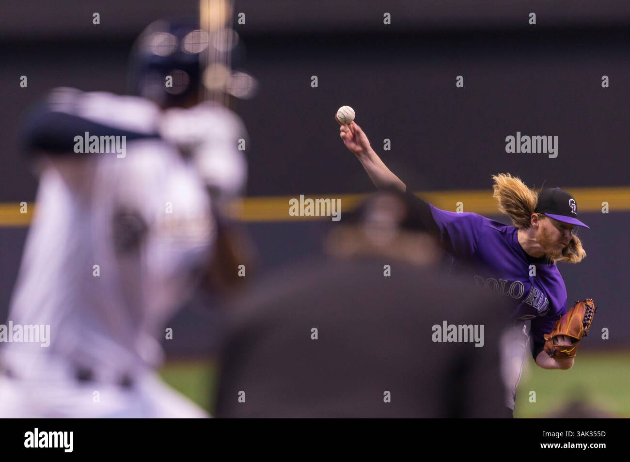 3 aprile 2017: Il lanciatore titolare dei Colorado Rockies Jon Gray n. 55 lancia un campo nella partita di baseball della Major League tra i Milwaukee Brewers e i Colorado Rockies il giorno di apertura al Miller Park di Milwaukee, WISCONSIN. John Fisher/CSM(immagine di credito: &Copy; John Fisher/CSM tramite cavo ZUMA) Foto Stock