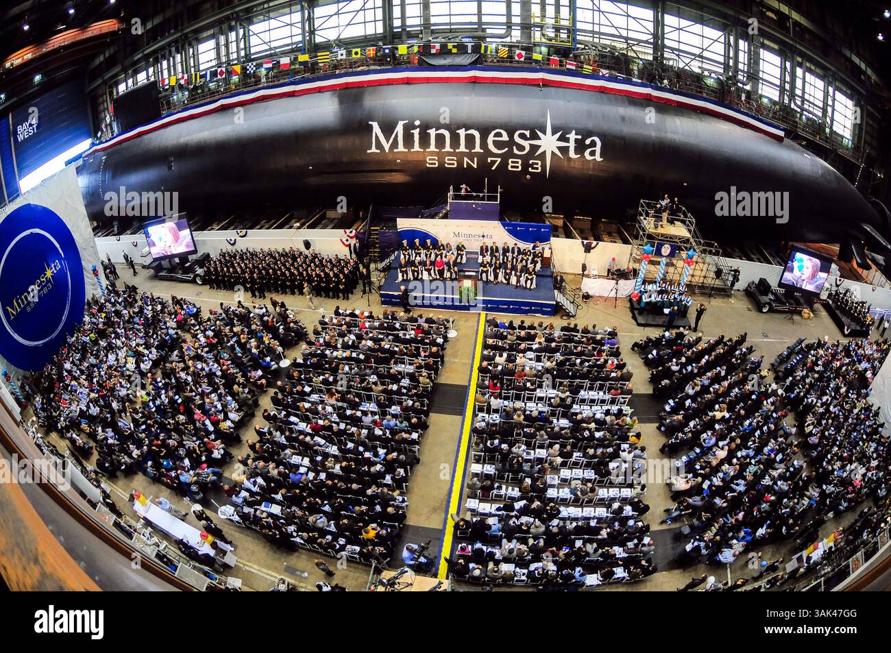 27 ottobre 2012 - NEWPORT NEWS, Virginia, Stati Uniti - Newport News Shipbuilding ospita la cerimonia di battesimo del sommergibile d'attacco classe Virginia Pre-Commissioning Unit (PCU) Minnesota (SSN 783), ottobre 27. Il Minnesota è il decimo sottomarino della classe Virginia e la terza nave della Marina degli Stati Uniti a portare il nome del 32° stato. Americas Sailor sono combattenti, una forza veloce e flessibile dispiegata in tutto il mondo. Partecipate alla conversazione sui social media utilizzando #warfighting. (Immagine di credito: © MC3 Billy ho/US Navy via ZUMA Wire/ZUMAPRESS.com) Foto Stock