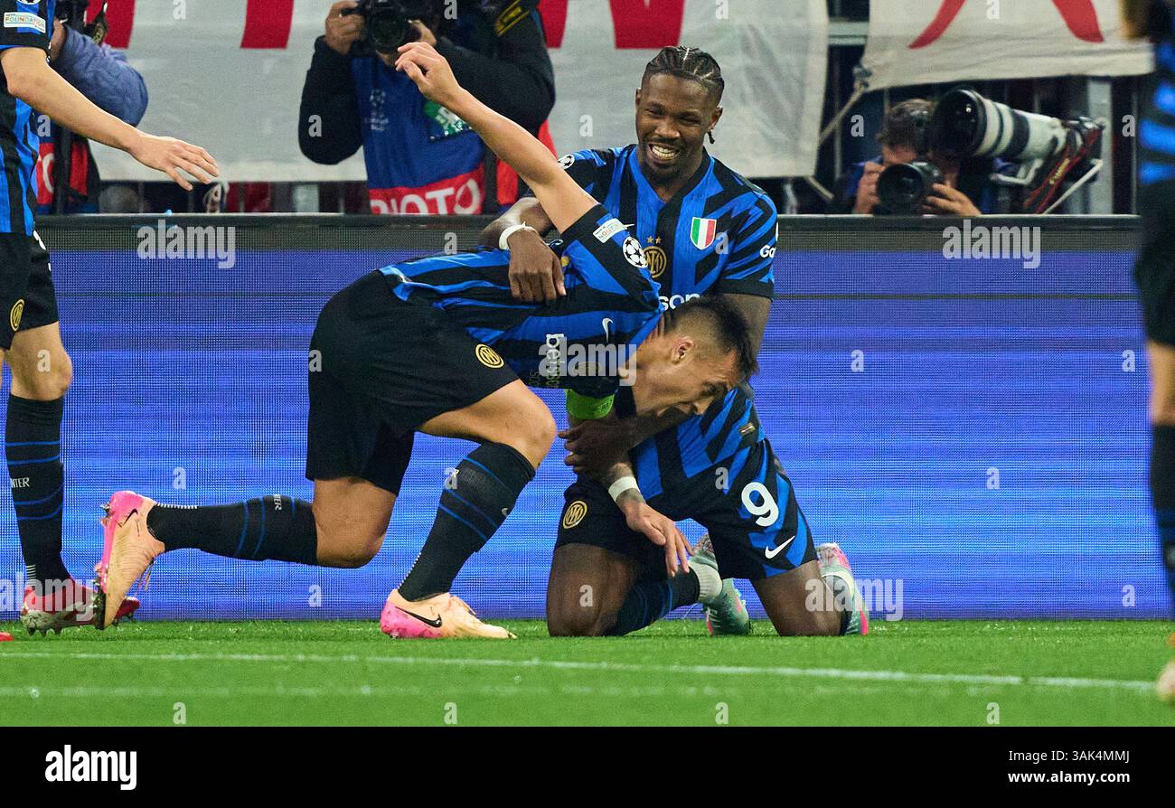 Lautaro Martinez Inter Mailand 10 segna, tiri, Tor, Treffer, Torschuss, 0-1 celebra il suo gol, felice, ridere, festeggiare, con Marcus Thuram Inter Mailand 9 nei quarti di finale FC BAYERN MUENCHEN - INTER MAILAND 1-2 della UEFA Champions League nella stagione 2024/2025 a Monaco di Baviera, 8 aprile 2025 , FCB, , München fotografo: Peter Schatz Foto Stock