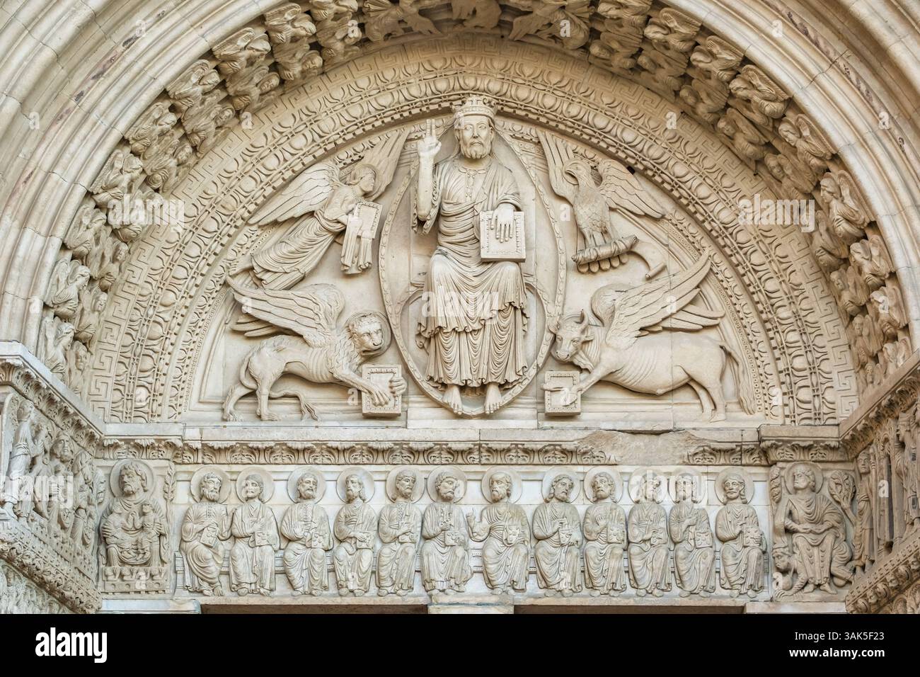 Dettagli del portale ovest della Cattedrale di Saint Trophime ad Arles, Francia. Foto Stock