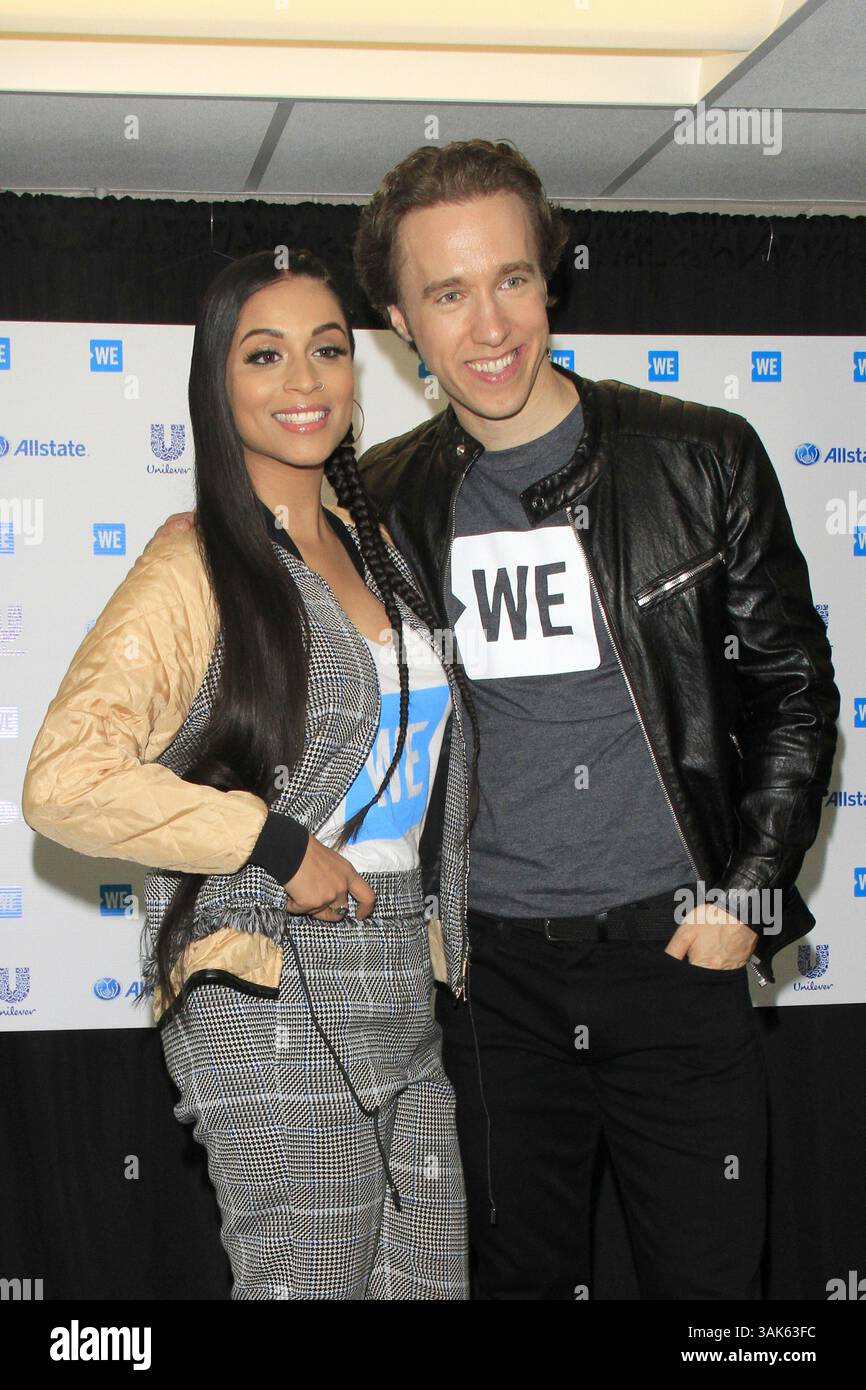27 aprile 2017 - Inglewood, CA, USA - LOS ANGELES - APR 27: Lilly Singh, Craig Kielburger al We Day California 2017 al Forum il 27 aprile 2017 a Inglewood, CA (Credit Image: © hPa/Newscom via ZUMA Press) Foto Stock