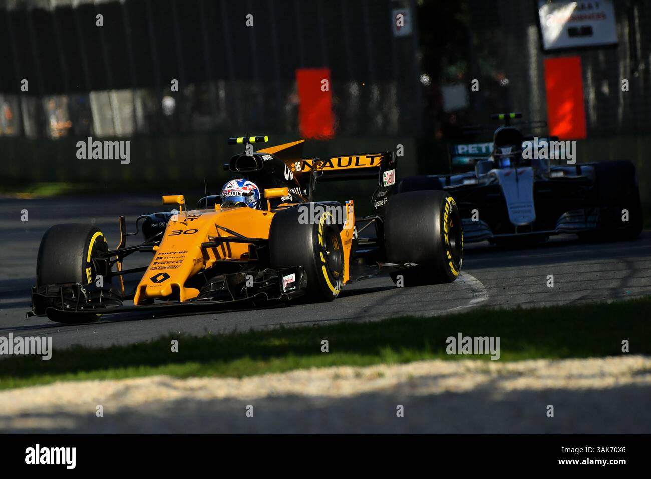 26 marzo 2017: Jolyon Palmer (GBR) #30 del team Renault Sport F1 al Gran Premio d'Australia di Formula 1 2017 ad Albert Park, Melbourne, Australia. Sydney Low/Cal Sport Media (immagine di credito: &Copy; Sydney Low/CSM tramite cavo ZUMA) Foto Stock