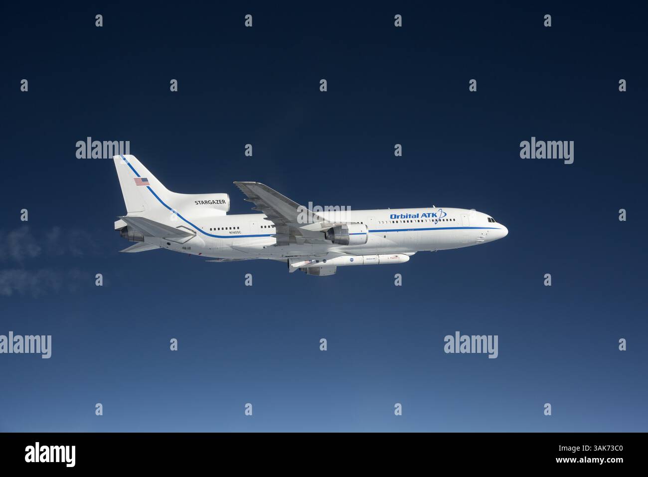 12 dicembre 2016 - Daytona Beach, Florida, Stati Uniti - l'aereo Orbital ATK L-1011 Stargazer che trasporta il razzo Orbital ATK Pegasus XL e la navicella CYGNSS della NASA vola sull'Oceano Atlantico il 12 dicembre 2016 vicino a Daytona Beach, Florida. (Immagine di credito: © Lori Losey/NASA via ZUMA Wire) Foto Stock