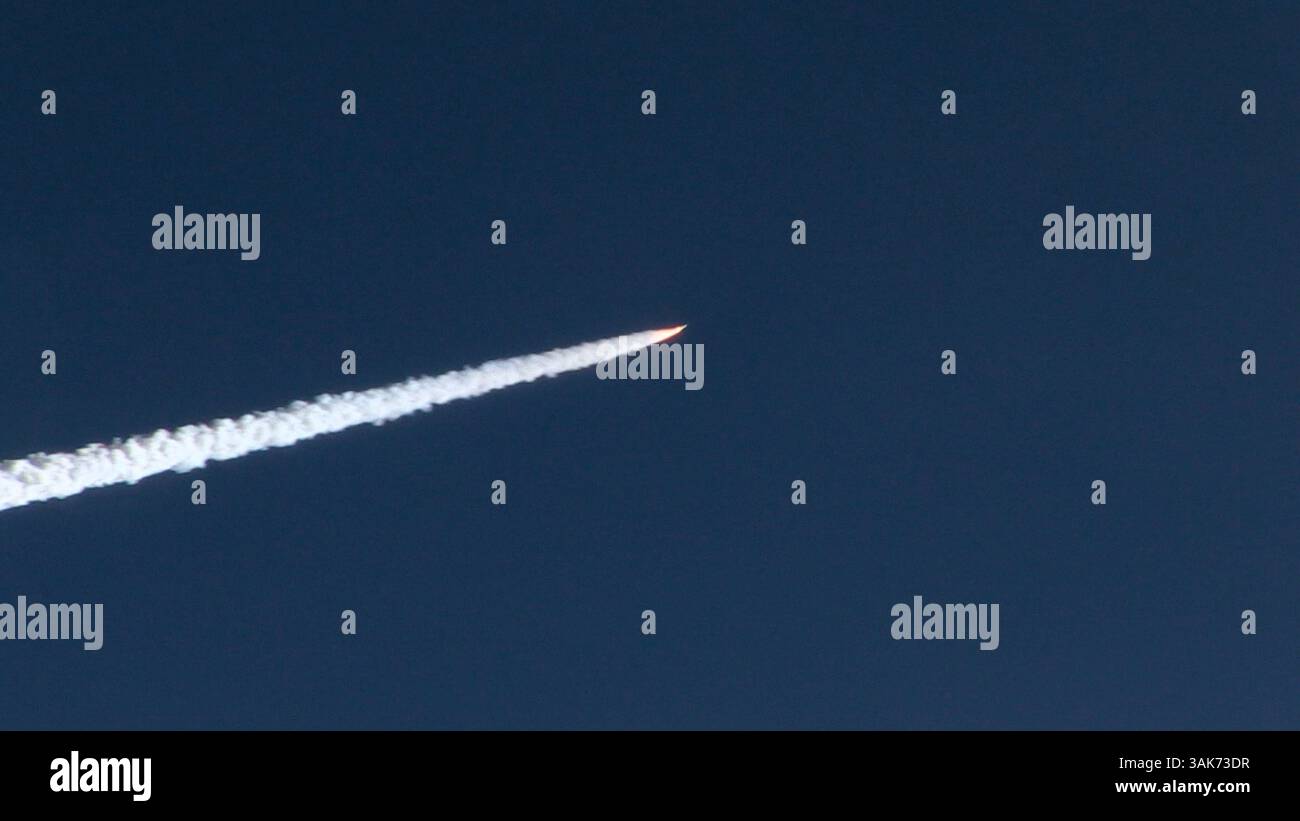 15 dicembre 2016 - Daytona Beach, Florida, Stati Uniti - il razzo Orbital ATK Pegasus XL e la navicella CYGNSS della NASA si lanceranno sull'Oceano Atlantico dopo essere stato trasportato in volo da un aereo Orbital ATK L-1011 Stargazer il 15 dicembre 2016 vicino a Daytona Beach, Florida. (Immagine di credito: © Lori Losey/NASA via ZUMA Wire) Foto Stock