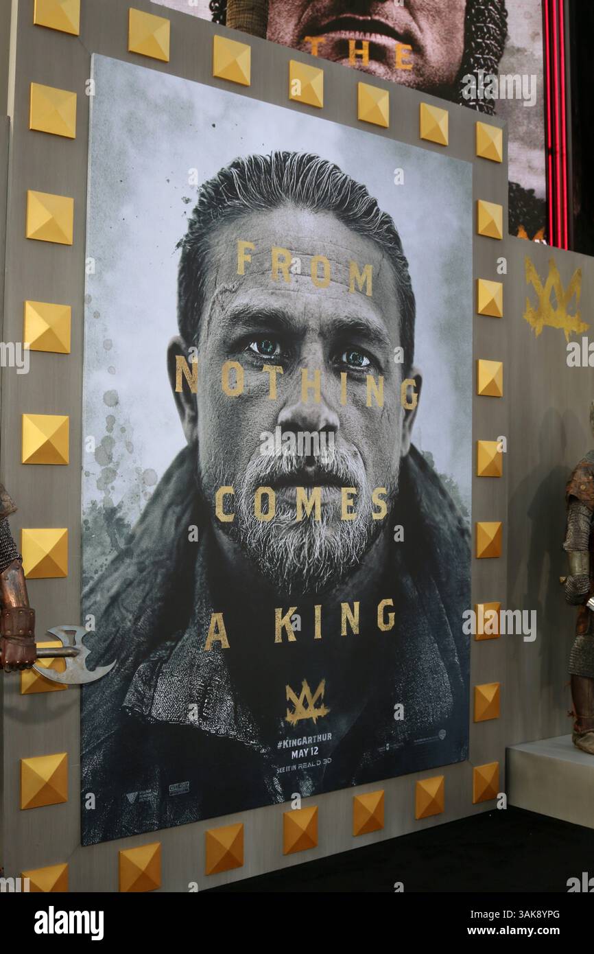 8 maggio 2017 - Los Angeles, CA, Stati Uniti - LOS ANGELES - 8 MAGGIO: Atmosfera alla prima mondiale di ''King Arthur Legend of the Sword'' sul TCL Chinese Theater IMAX l'8 maggio 2017 a Los Angeles, CA (Credit Image: © Kay Blake via ZUMA Wire) Foto Stock