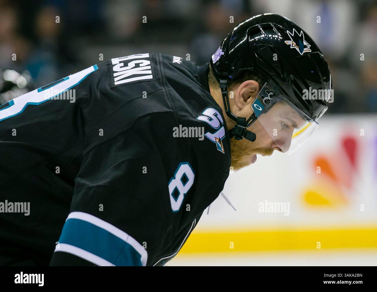 27 ottobre 2016: Il centro dei San Jose Sharks Joe Pavelski (8) in azione durante la partita di hockey NHL tra i Columbus Blue Jacket e i San Jose Sharks al SAP Center di San Jose, CA. I Sharks sconfissero i Jackets 3-1. Supporti Damon Tarver/Cal Sport (immagine di credito: &Copy; Damon Tarver/CSM tramite cavo ZUMA) Foto Stock