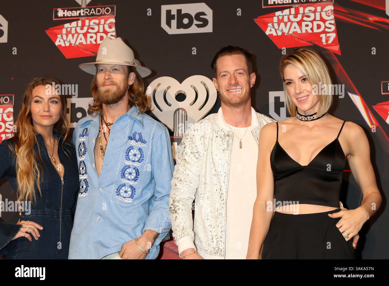 5 marzo 2017 - Los ANGELES, CA, USA - LOS ANGELES - Mar 5: Brittney Marie Cole, Brian Kelley, Tyler Hubbard, Hayley Stommel agli iHeart Music Awards 2017 al Forum il 5 marzo 2017 a Los Angeles, CA (Credit Image: © Kathy Hutchins/Newscom via ZUMA Press) Foto Stock