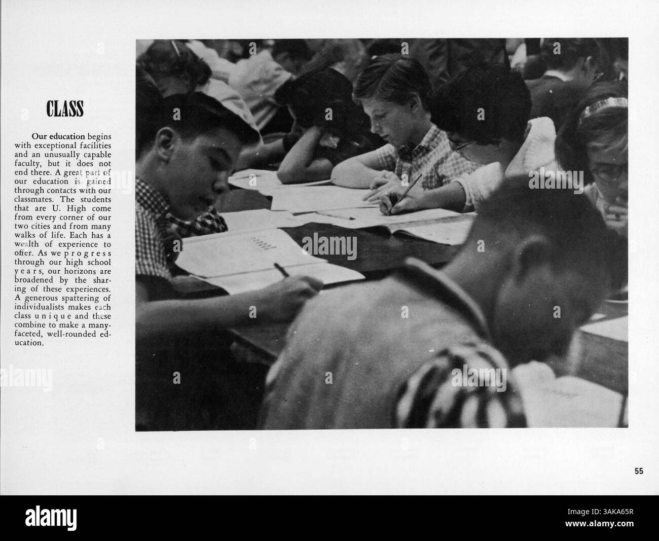 L'annuario del 1959 Bisbila della University High School cattura i punti salienti accademici e extracurricolari dell'anno scolastico 1958-1959, tra cui atletica, club e attività studentesche. Foto Stock
