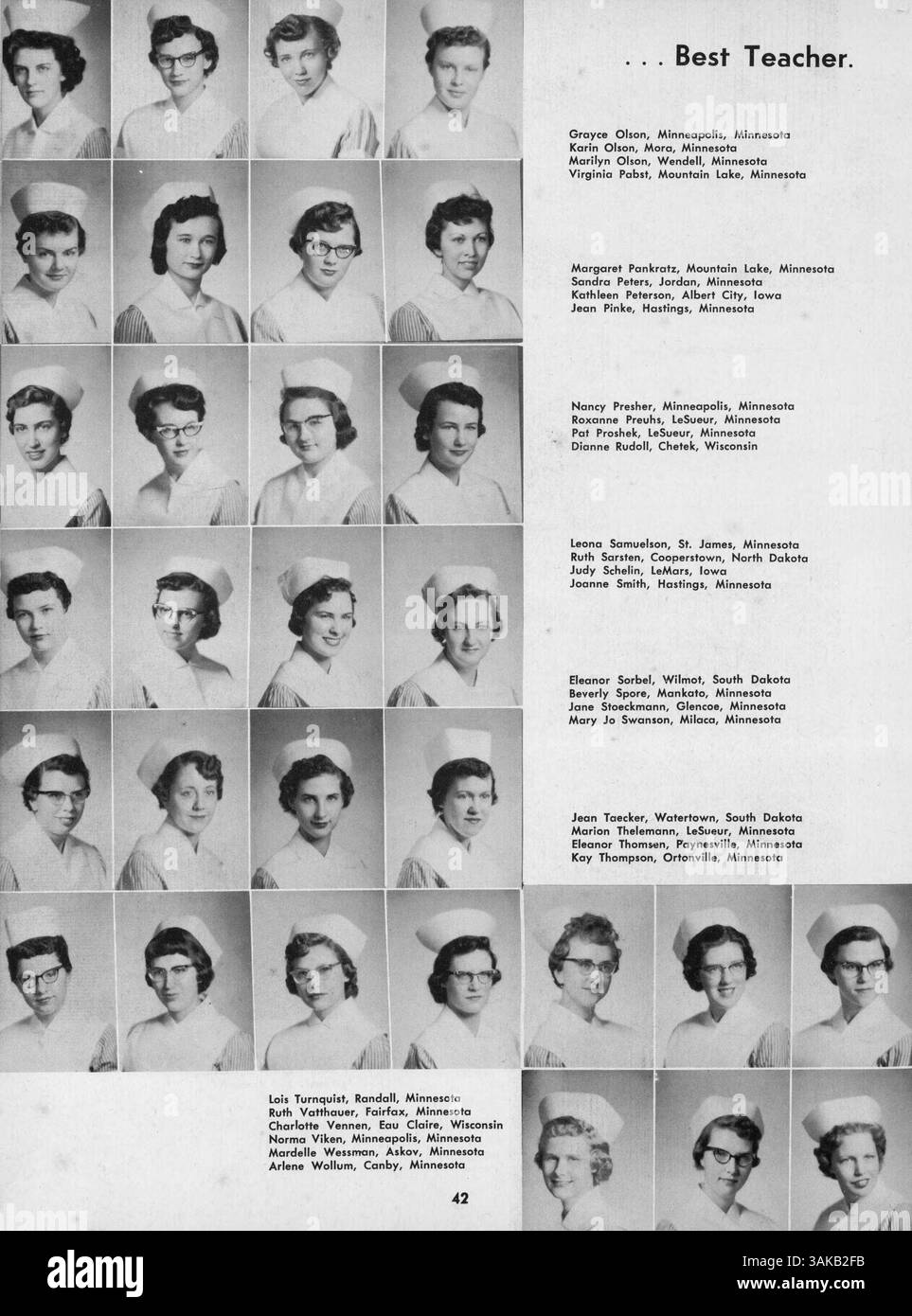 L'annuario 1957 della Scuola ospedaliera svedese di infermieristica documenta gli studenti, gli insegnanti e gli eventi scolastici dell'anno accademico 1956-1957. Offre approfondimenti sulla formazione infermieristica, sulla vita quotidiana degli studenti e sul ruolo dell'istituzione nel plasmare i professionisti sanitari di domani. Foto Stock