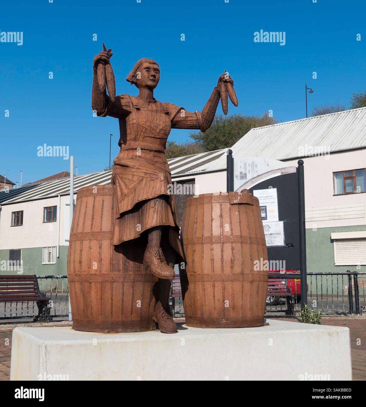 Statua di una ragazza aringa di Ray Lonsdale su North Shields Fish Quay, Inghilterra, Regno Unito Foto Stock