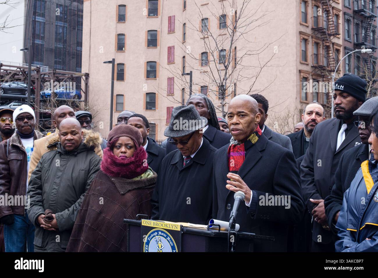 23 marzo 2017 - Manhattan, New York, USA - il presidente del Borough di Brooklyn, Eric Adams, ha organizzato una manifestazione commemorativa per Timothy Caughman, cui si sono Uniti membri del Consiglio di New York e il clero, ha chiesto le accuse di terrorismo interno contro il supremazia bianca del Maryland James Jackson. Lunedì sera, Jackson ha perseguitato potenziali vittime prima di pugnalare Caughman a morte. (Immagine di credito: © Nancy Siesel via ZUMA Wire) Foto Stock