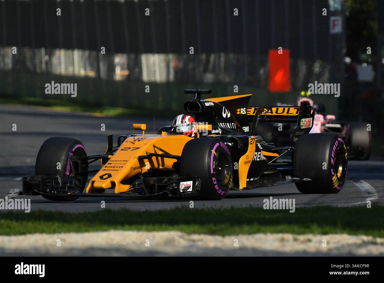 26 marzo 2017: Nico Hulkenberg (DEU) #27 del team Renault Sport F1 girano tre volte al Gran Premio di Formula 1 australiano 2017 ad Albert Park, Melbourne, Australia. Sydney Low/Cal Sport Media (immagine di credito: &Copy; Sydney Low/CSM tramite cavo ZUMA) Foto Stock
