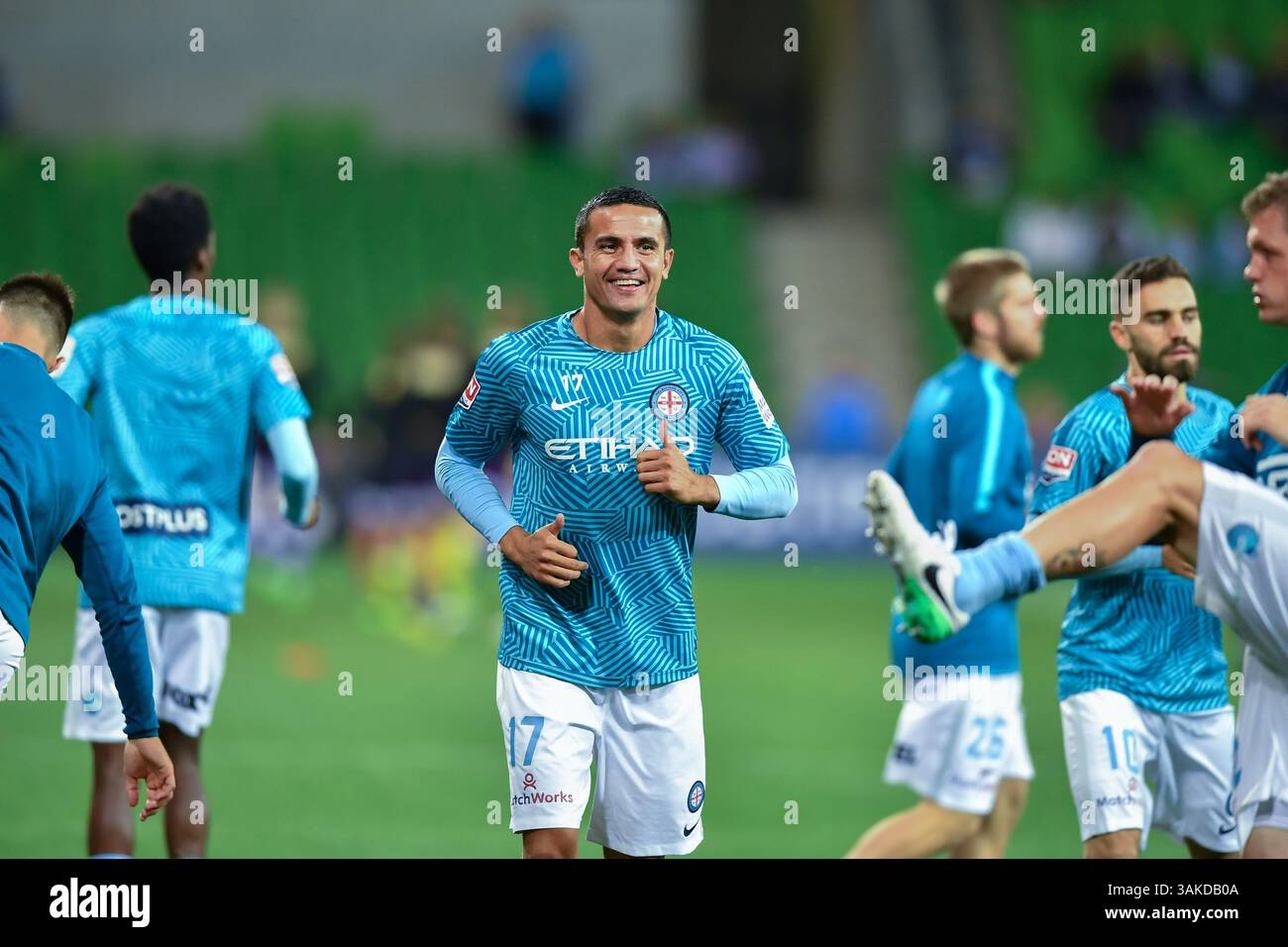 23 aprile 2017 - Melbourne, Victoria, Australia - TIMOTHY CAHILL (17) della città di Melbourne si riscalda prima dell'eliminazione finale 2 della A-League tra Melbourne City e Perth Glory all'AAMI Park di Melbourne, Australia. Perth Won 2-0 (immagine di credito: © Sydney Low via ZUMA Wire) Foto Stock