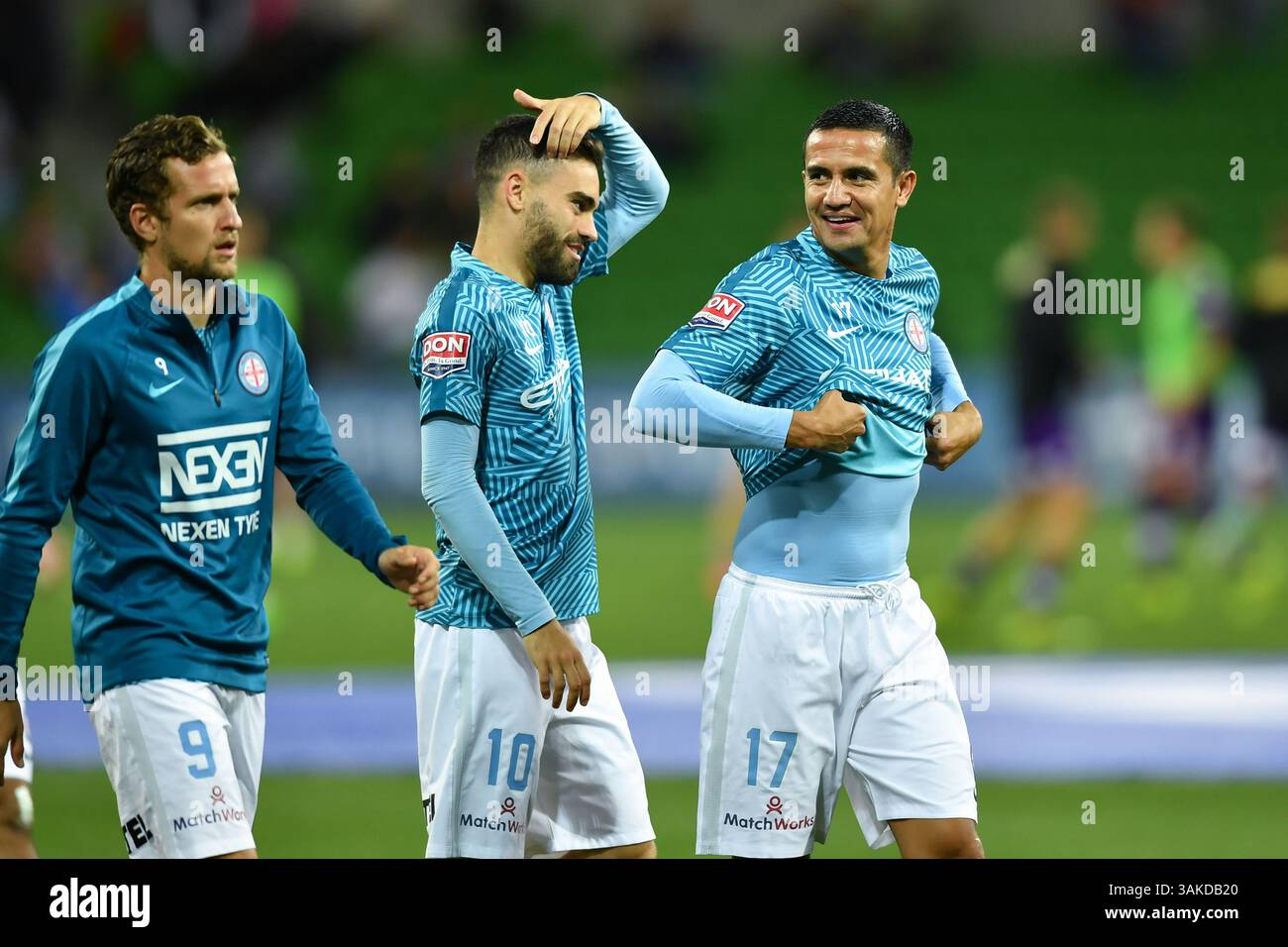 23 aprile 2017 - Melbourne, Victoria, Australia - TIMOTHY CAHILL (17) della città di Melbourne si riscalda prima dell'eliminazione finale 2 della A-League tra Melbourne City e Perth Glory all'AAMI Park di Melbourne, Australia. Perth Won 2-0 (immagine di credito: © Sydney Low via ZUMA Wire) Foto Stock