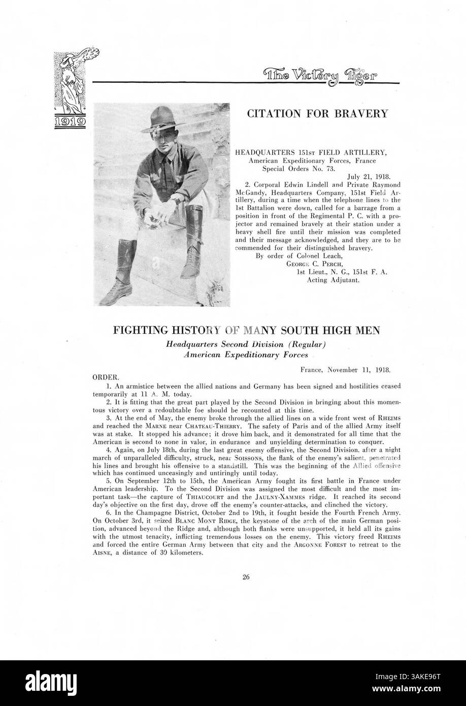 L'annuario della South High School del 1919, intitolato "Victory Tiger", mette in evidenza gli eventi e le persone dell'anno accademico 1918-1919. Comprende studenti, insegnanti, club scolastici, squadre di atletica e molto altro ancora, offrendo un'istantanea della vita scolastica durante questo periodo. L'annuario riflette anche contributi significativi da parte della comunità afroamericana durante l'anno scolastico. Foto Stock