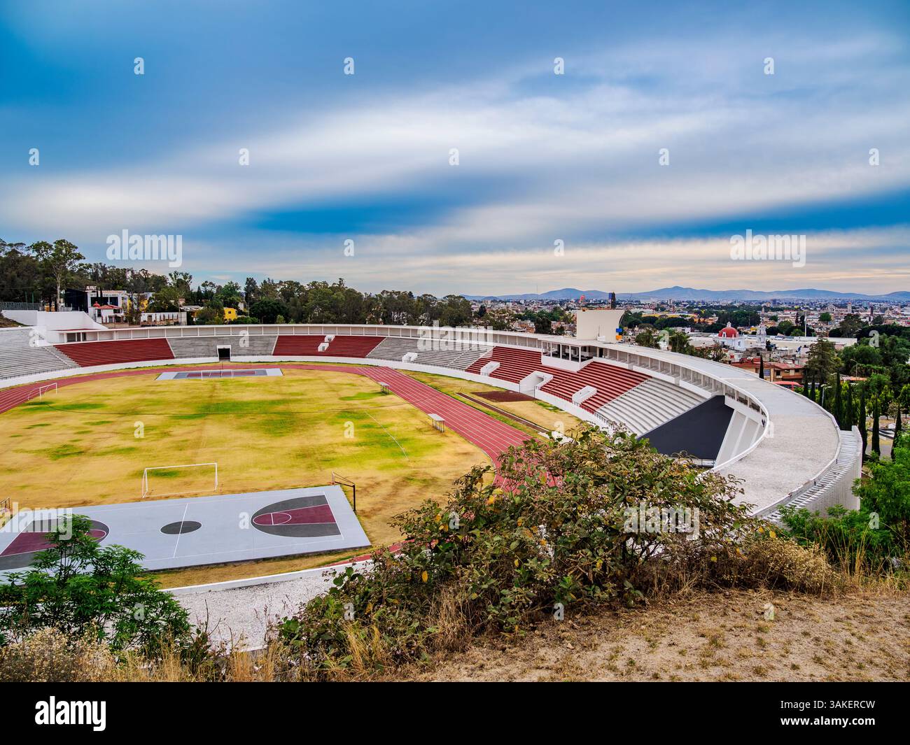 Stadio Olimpico di Saragozza, vista sopraelevata, città di Puebla, Stato di Puebla, Messico Foto Stock
