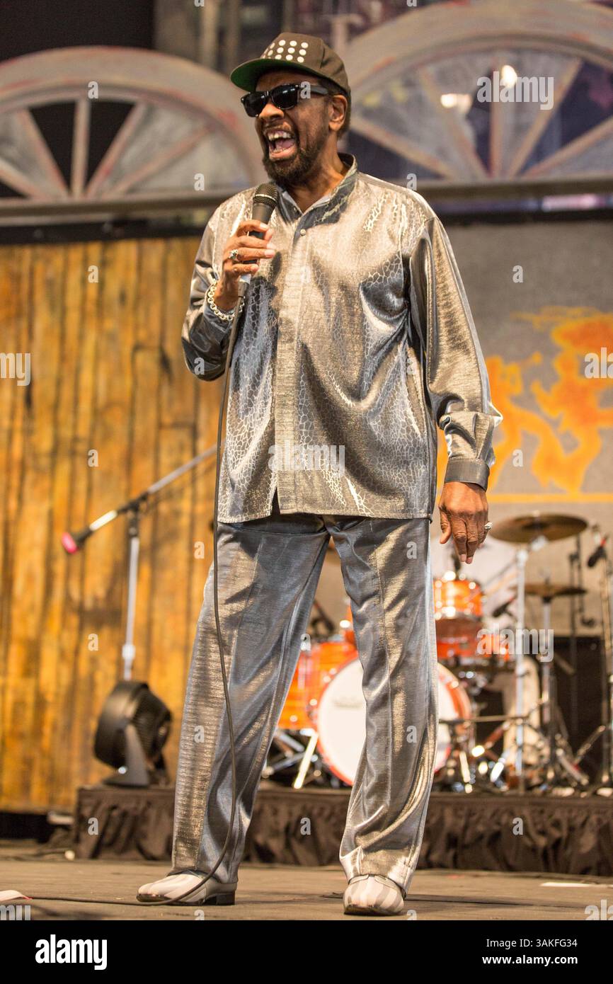 5 maggio 2017 - New Orleans, Lousiana, U. S - WILLIAM BELL durante il New Orleans Jazz & Heritage Festival a New Orleans, Louisiana (immagine di credito: © Daniel DeSlover via ZUMA Wire) Foto Stock