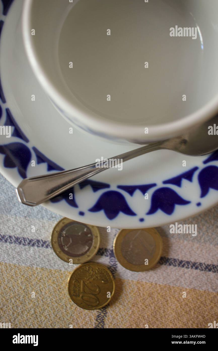 l'aumento di prezzi come il caffè dovuto all'inflazione Foto Stock