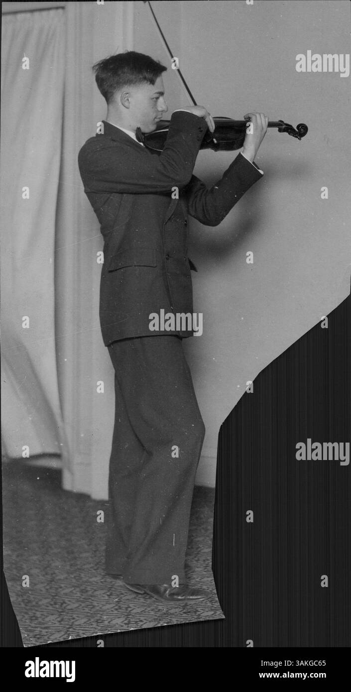 Nathan Flatt, violinista e studente della North High School, è riconosciuto per il suo talento musicale e i suoi risultati accademici. Foto Stock