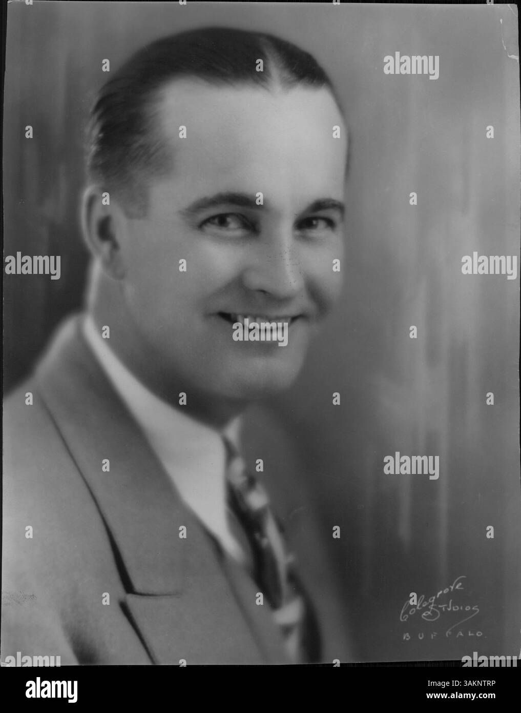 Al Mitchell viene presentato come il nuovo maestro delle cerimonie al Minnesota Theater. Il suo ruolo include la conduzione e la supervisione di eventi, contribuendo alla programmazione e all'intrattenimento del teatro. Foto Stock