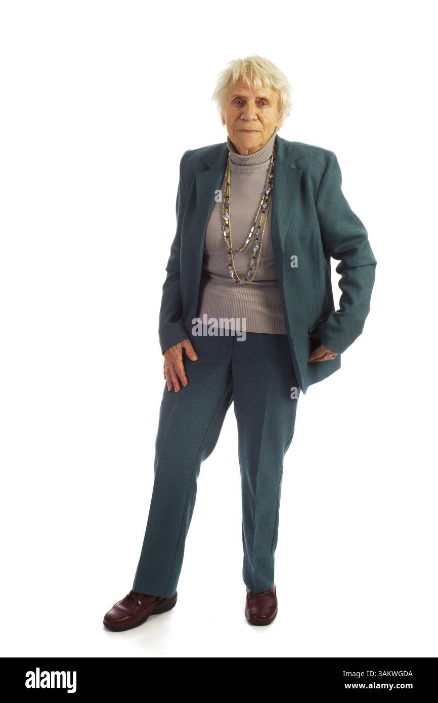 Senior donna caucasica a lunghezza piena in studio Foto Stock