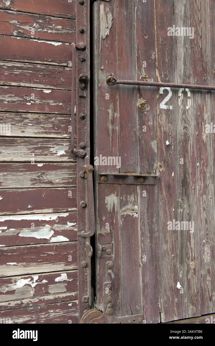 Dettaglio della porta di un vecchio treno in legno carro Foto Stock