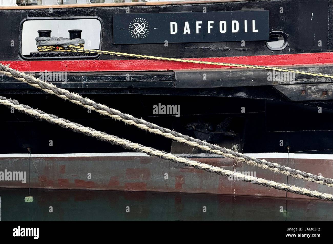 Dettaglio della barca Daffodil ormeggiata all'Albert Docks a Liverpool - Immagine stock catturata con smartphone