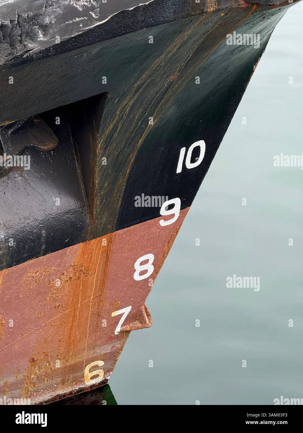 Prua di barca ormeggiata all'Albert Docks di Liverpool - Immagine stock catturata con smartphone