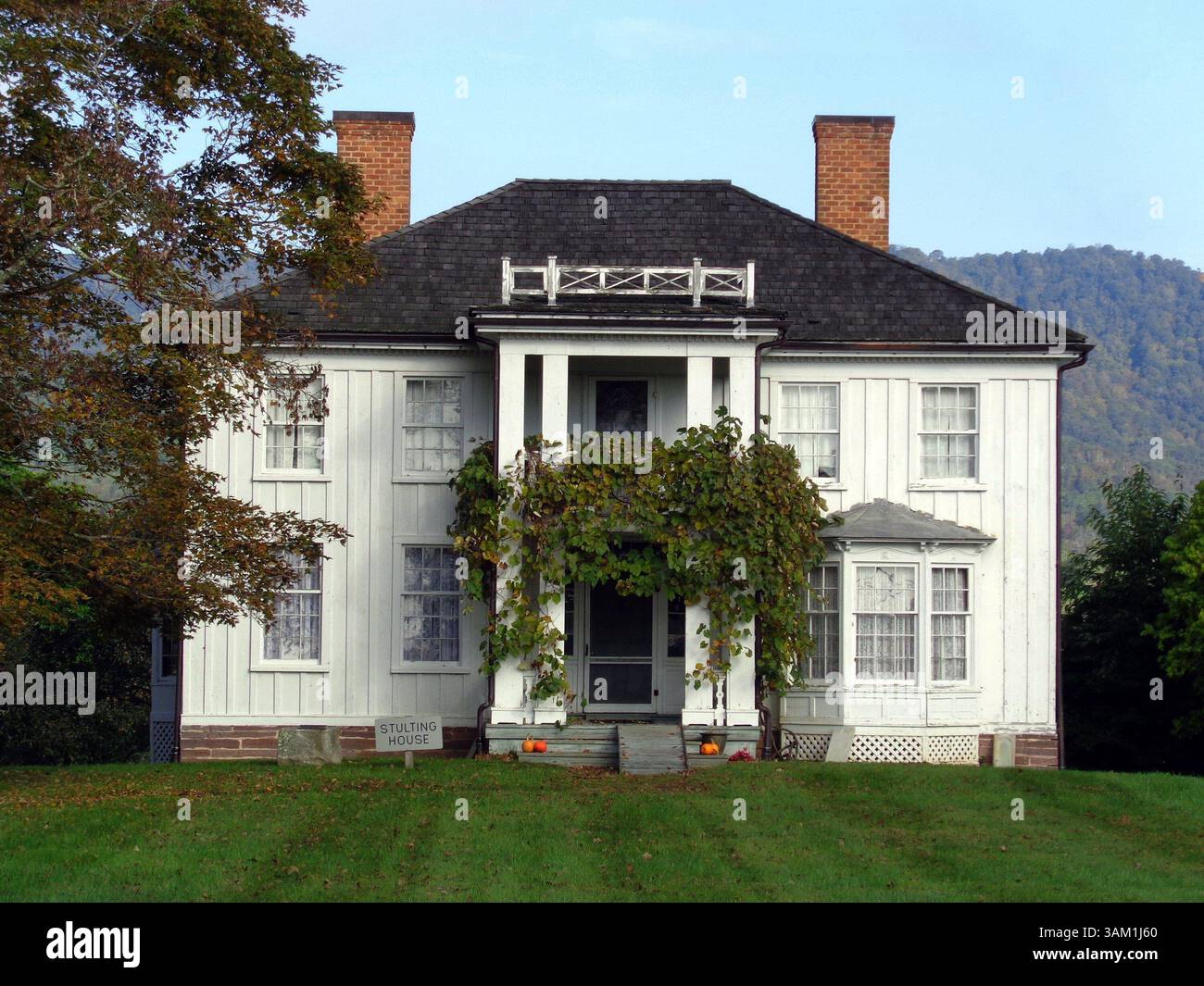 26 settembre 2013 - WV, Stati Uniti - l'autore Pearl S. Buck è nato a Hillsboro nel sud-est della Virginia Occidentale. La sua ex casa di famiglia è aperta per visite. (Immagine di credito: © Bob Downing/MCT/ZUMAPRESS.com) Foto Stock